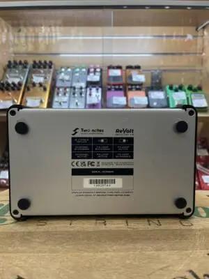 REVOLT GUITAR AMP SIM PEDAL - Two Notes [TNREVOLTG] 2